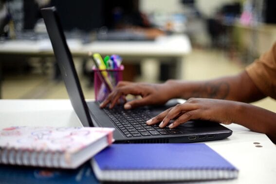 Rio abre inscrições para preenchimento de mais de 5 mil vagas