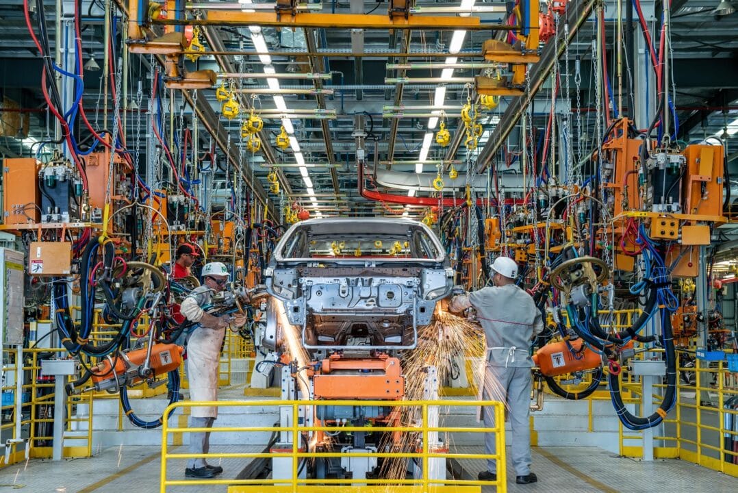 A montadora Caoa Chery anunciou a abertura de um segundo turno e mais de 500 vagas na fábrica de Anápolis, onde produz o SUV Tiggo 5x Sport.