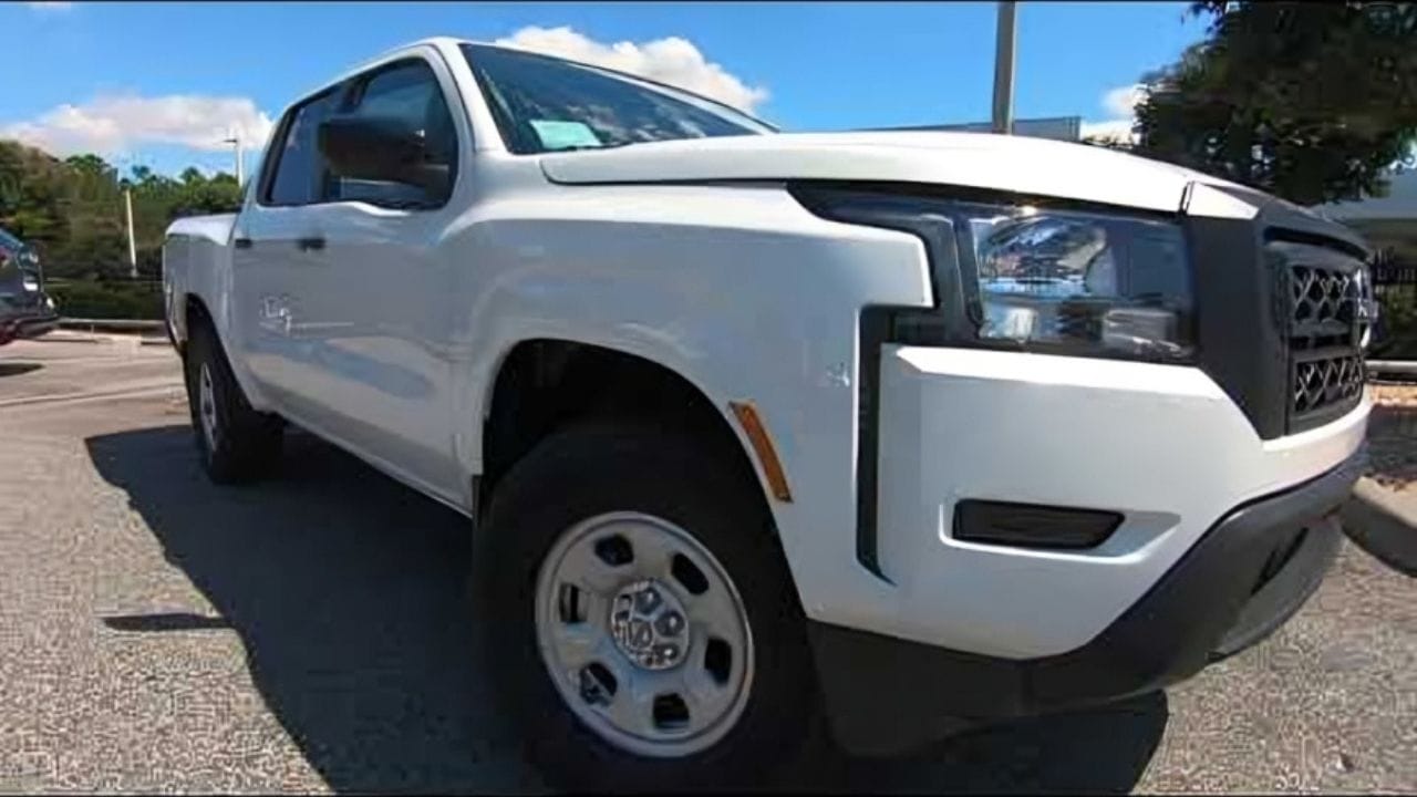 Nissan Frontier S: a versão manual da picape média diesel, com preço de Rampage