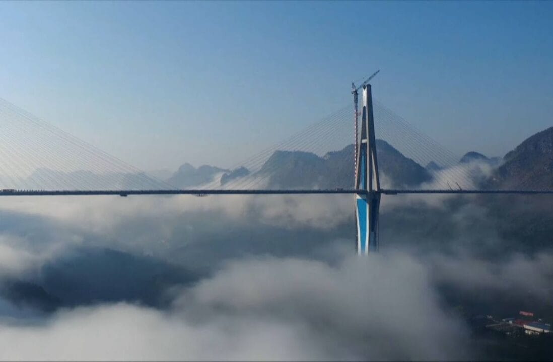 A ponte arranha-céu construida pela China, redefine os limites da engenharia civil e atrai olhares do mundo inteiro