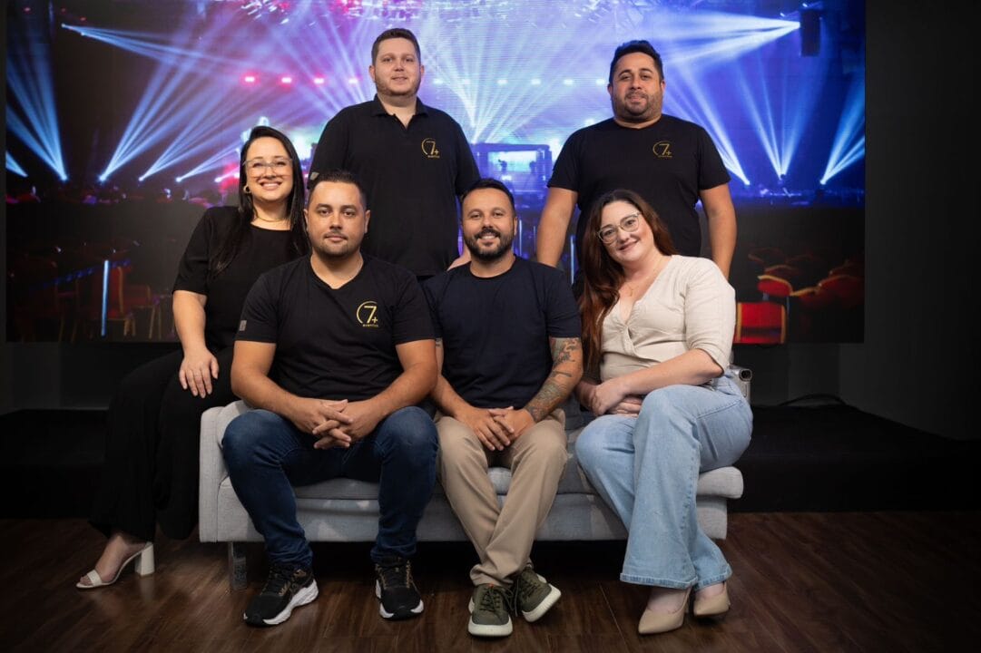 Da esquerda pra direita: Adriana Rosa, Daniel Silva, Felipe Pamplona, Raissa Schneider, Deivis Schrammel e Diogo Cobersan.