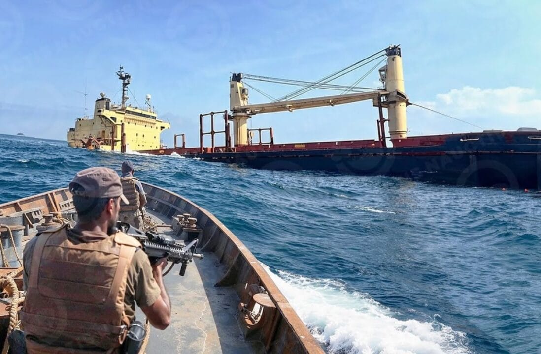 Grande navio de carga transportando 41.000 toneladas de fertilizantes afunda após ataque Houthi: 5 navios afundados recentemente