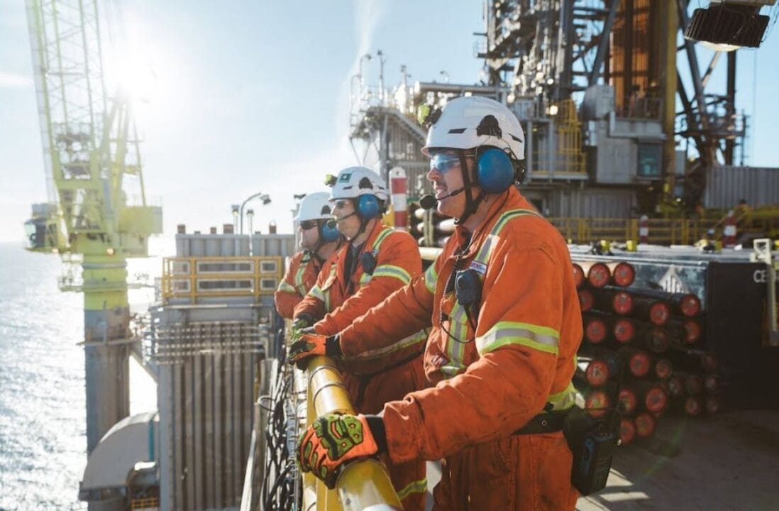 Levando você até o navio, veja como trabalhar embarcado em 2024, cresça no setor offshore