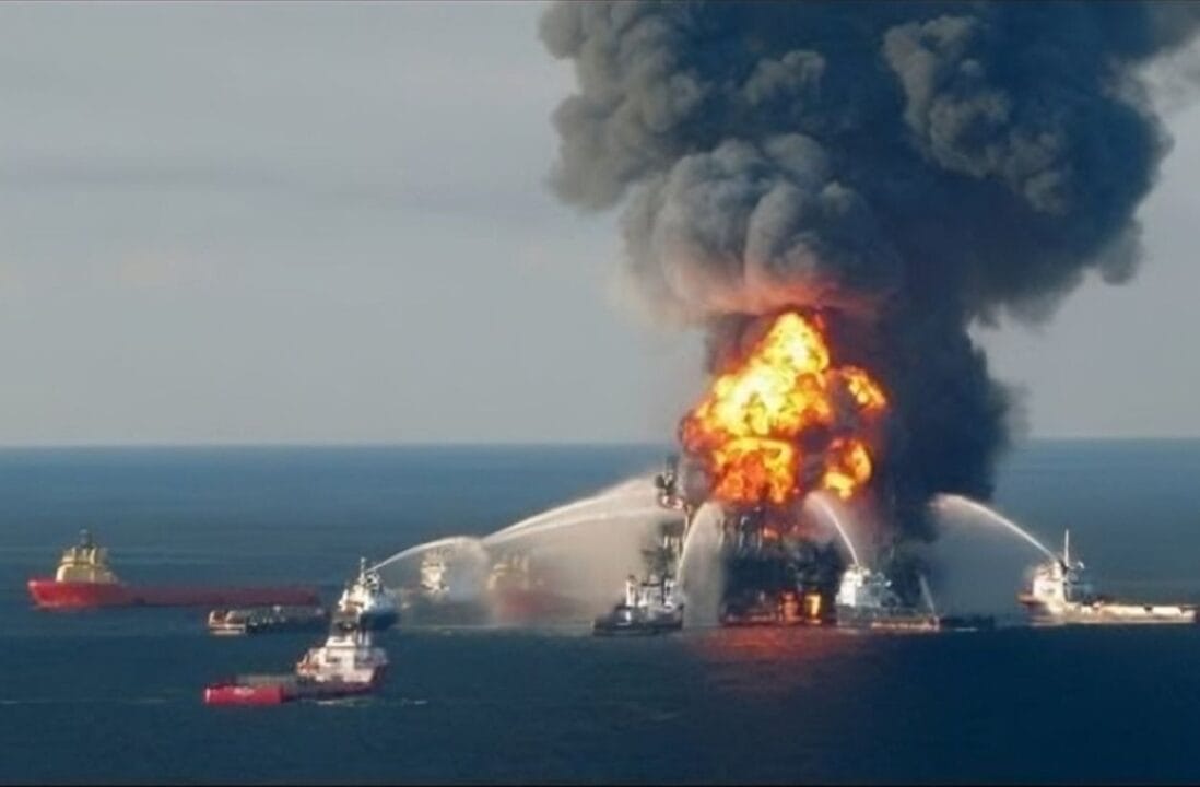 Maiores acidentes com plataformas de petróleo pelo mundo, quando a falha técnica une força com a natureza