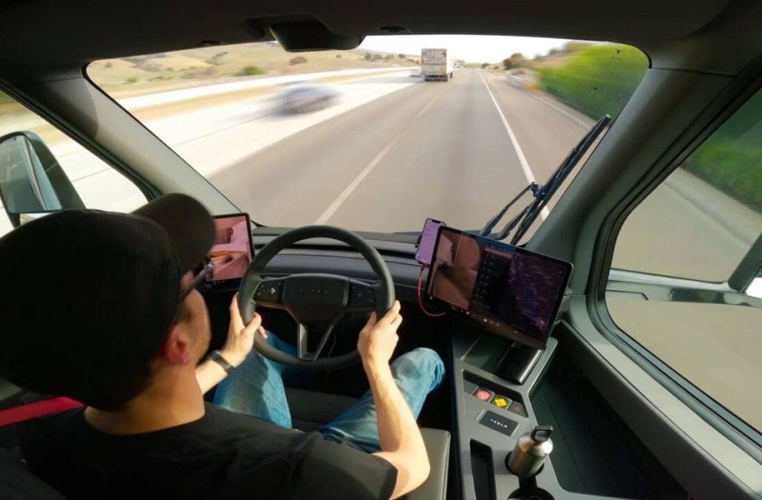 Driver In The Middle Of The Cabin? Tesla Truck Enters The Market Promising To Revolutionize Transport With Its Electric Technology, But Faces Criticism