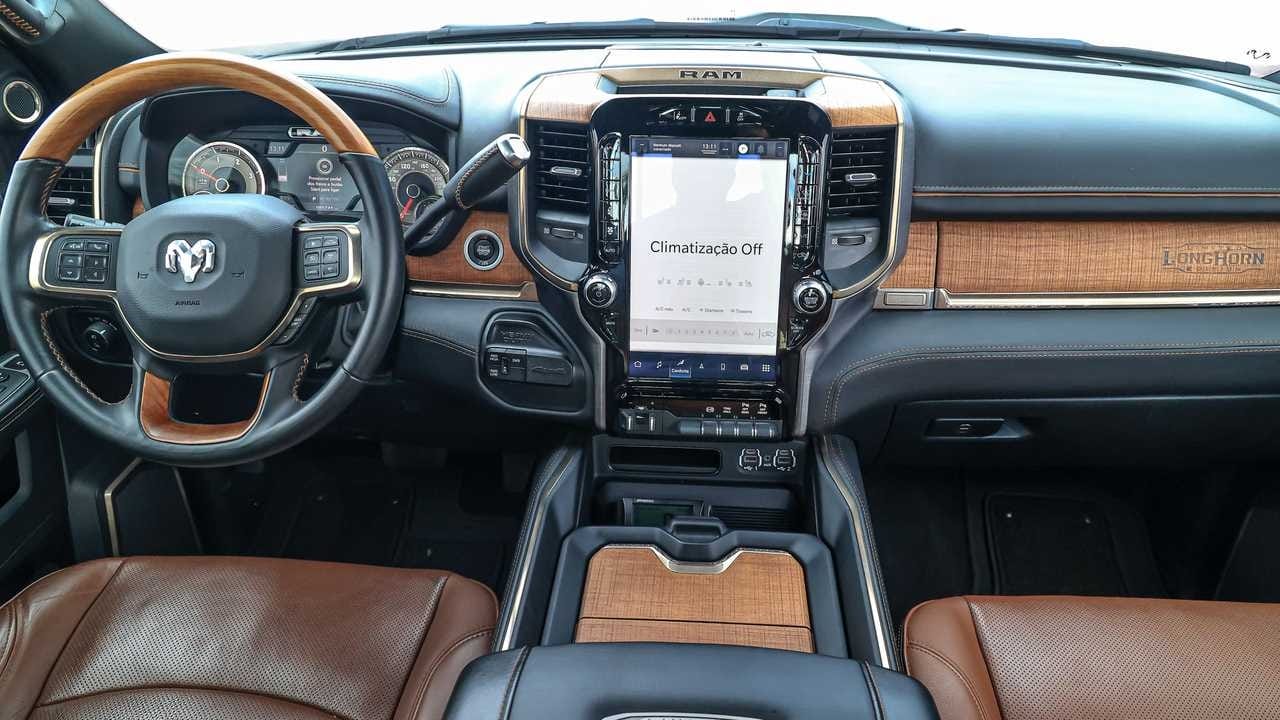 RAM 3500 Longhorn is classified as the LARGEST PICKUP TRUCK IN THE WORLD with 6.07 meters in length, 377 hp and towing capacity of up to 9 TONS!