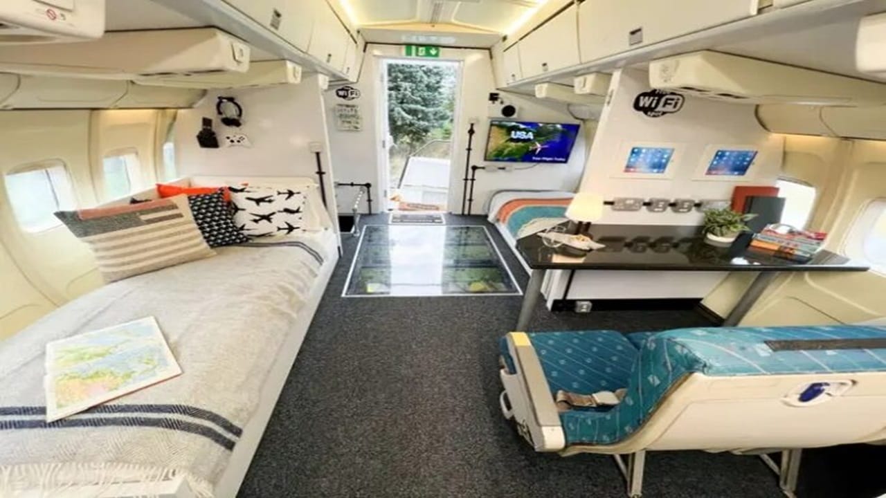 Airbnb, Boeing, airplane, accommodation