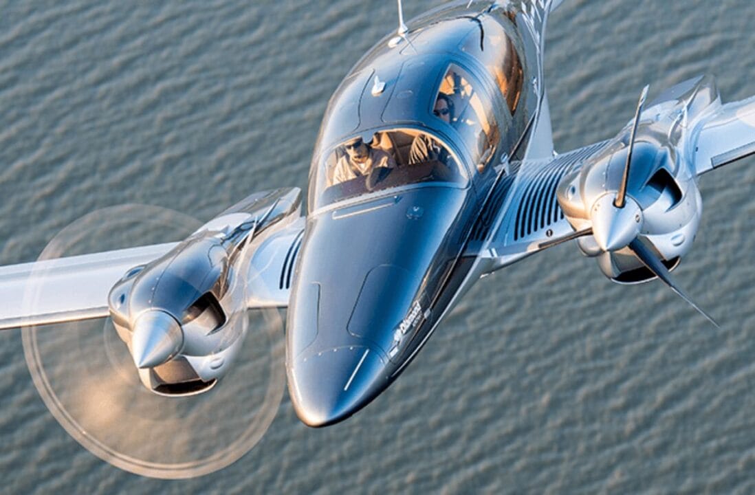 O avião mais econômico que um carro? Conheça o Diamond DA62 com montagem no Brasil