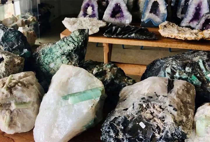 Discovery of the largest crystal mine on the planet Brazil surprises by revealing the largest crystal reserve in the WORLD located in Goiás