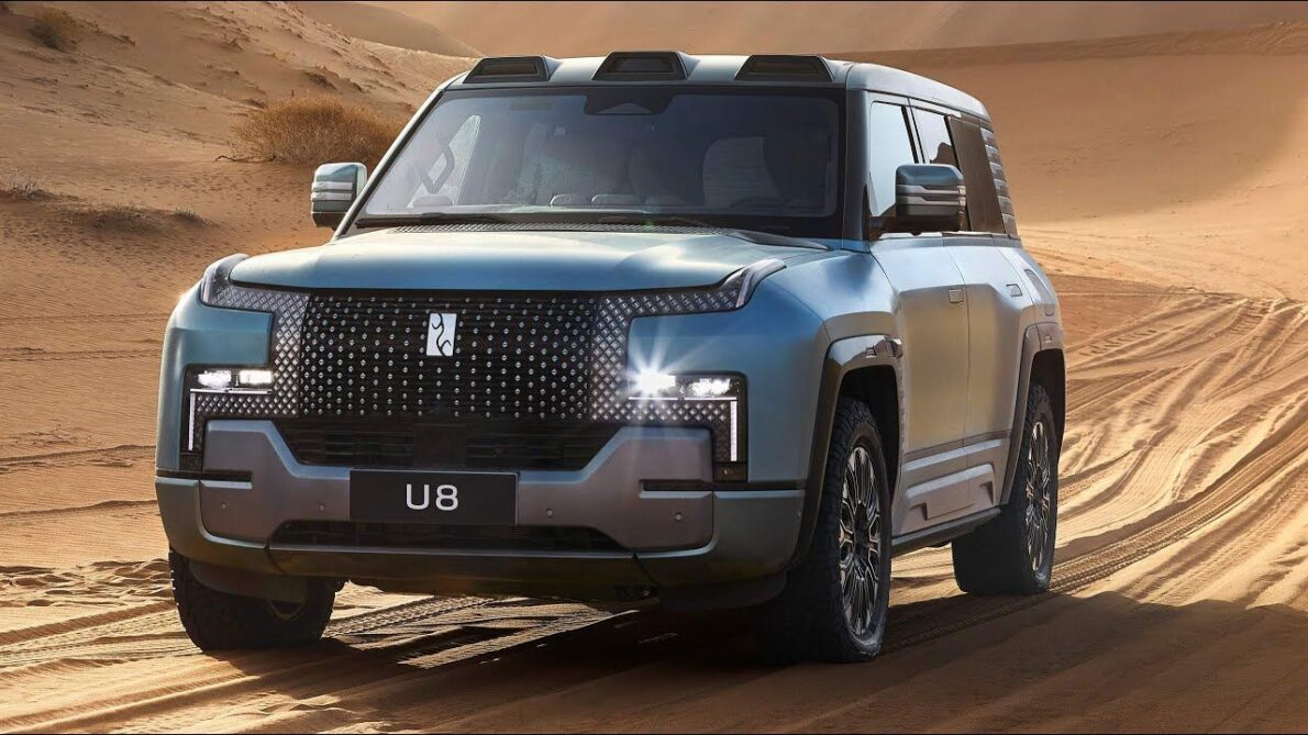 BYD U8, um SUV inovador que chega ao Brasil em 2024, é capaz de navegar, girar 360º e oferece tecnologia de ponta para uma experiência de direção única