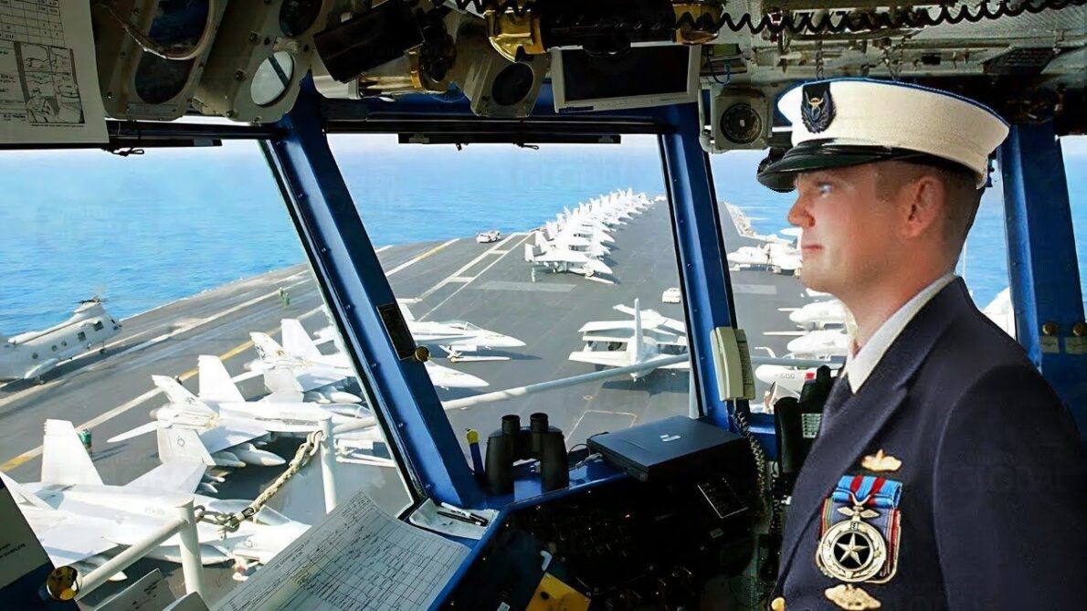 Capitães de porta-aviões enfrentam grandes desafios enquanto desfrutam de certos privilégios em suas funções