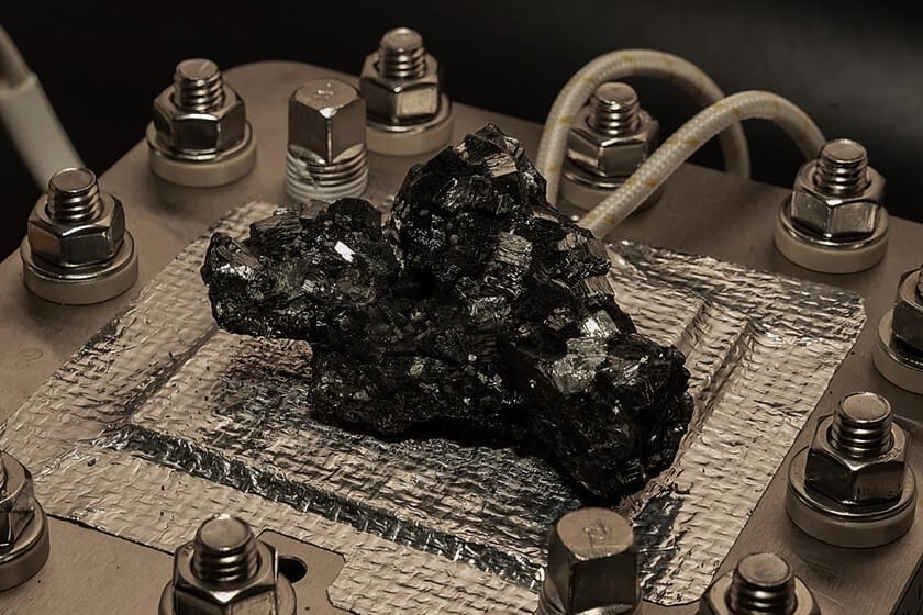 Goodbye Fossil Fuels? Japanese Discovery Presents CHEAP Metal Capable Of Producing 1000% More Green Hydrogen