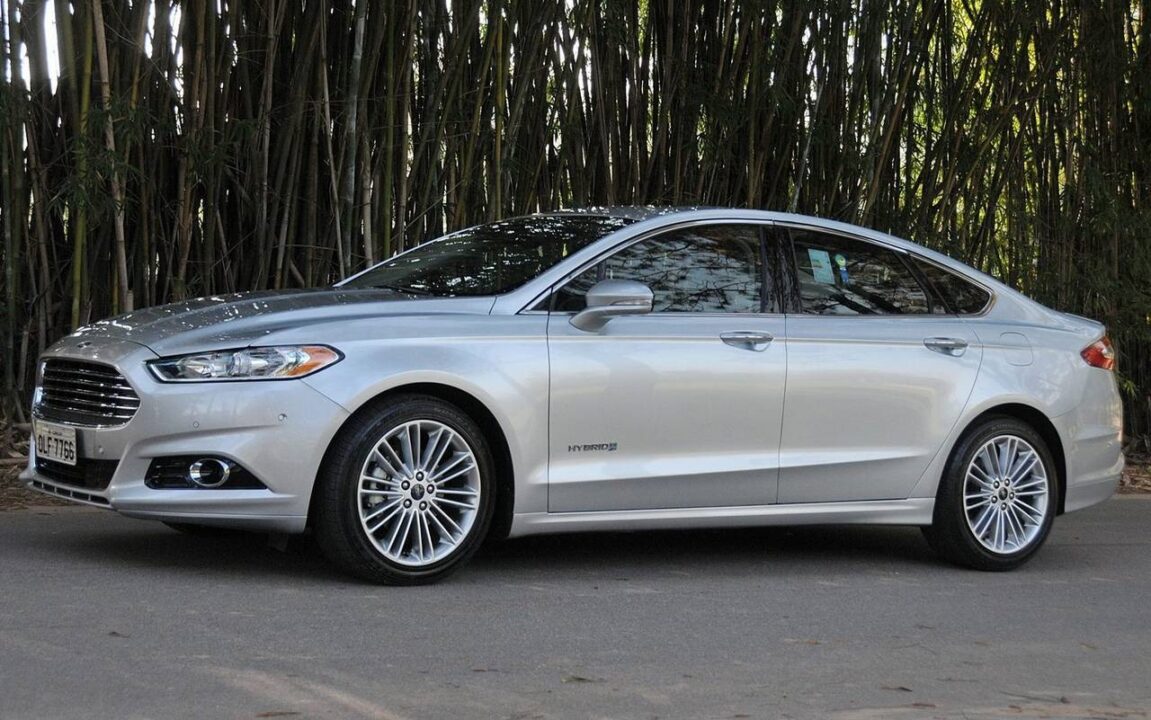 Por R$ 60 mil e fazendo até 20km/l, Ford Fusion disponível no Brasil é mais barato que Onix e mais completo que carros Premium