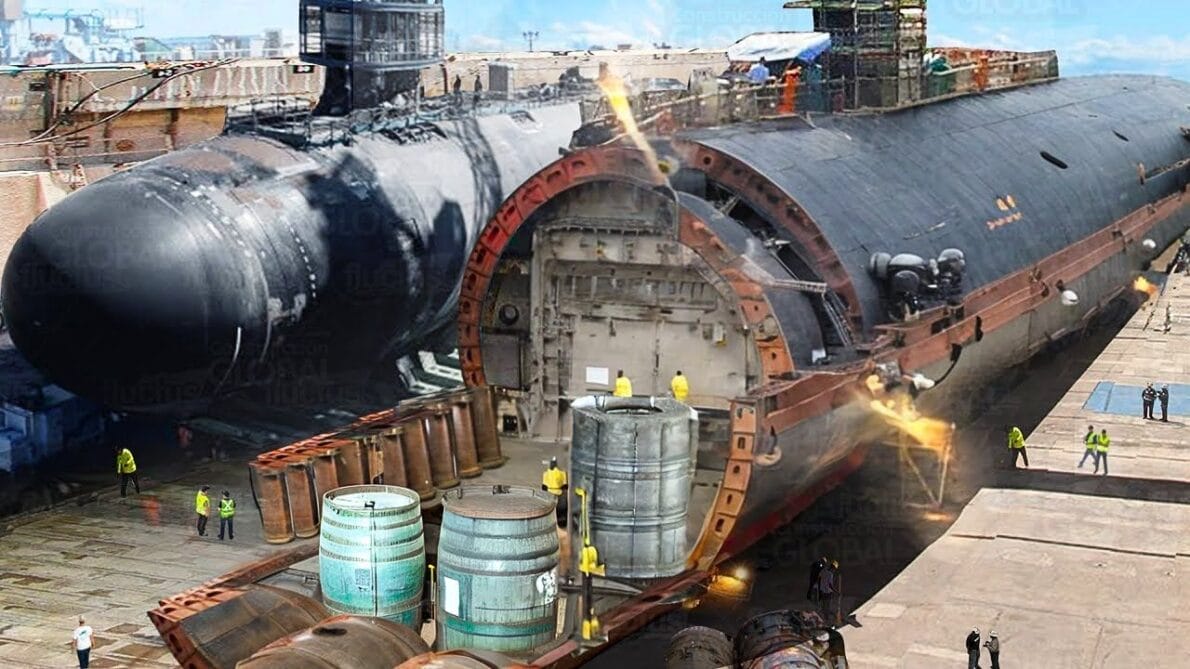 Marinha dos EUA realiza uma operação meticulosa para desmantelar submarinos nucleares, um processo pioneiro que reflete a transformação da tecnologia militar em materiais recicláveis