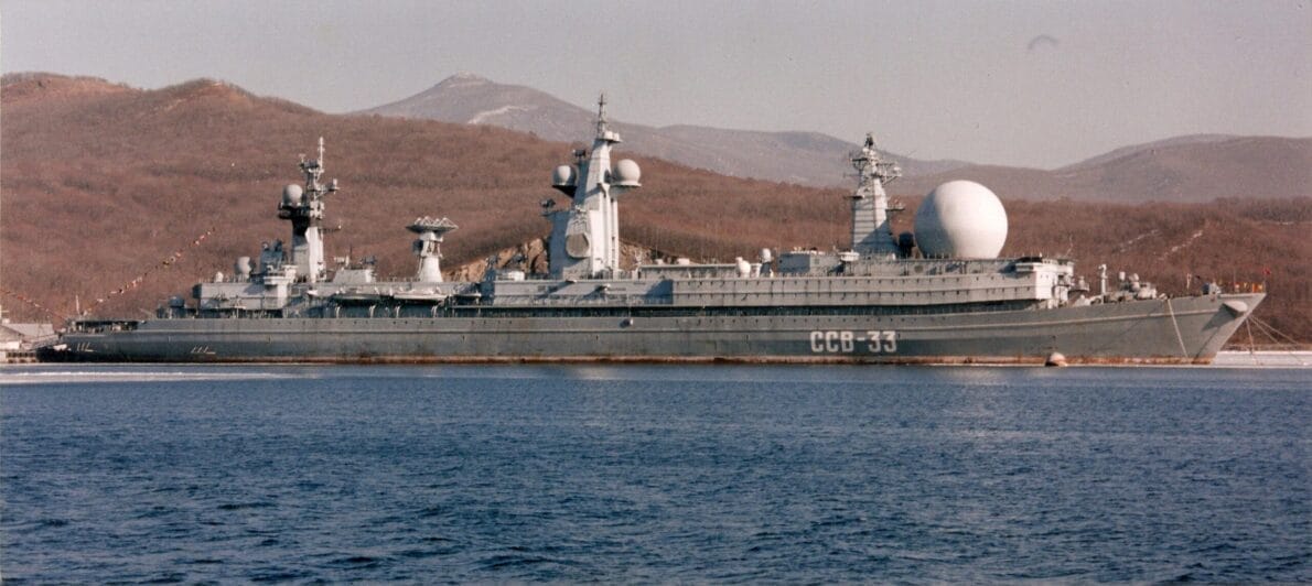 Meet the colossal ship of the Soviet Navy, Ural SSV-33, which displayed power and mastery with its 265 meters in length