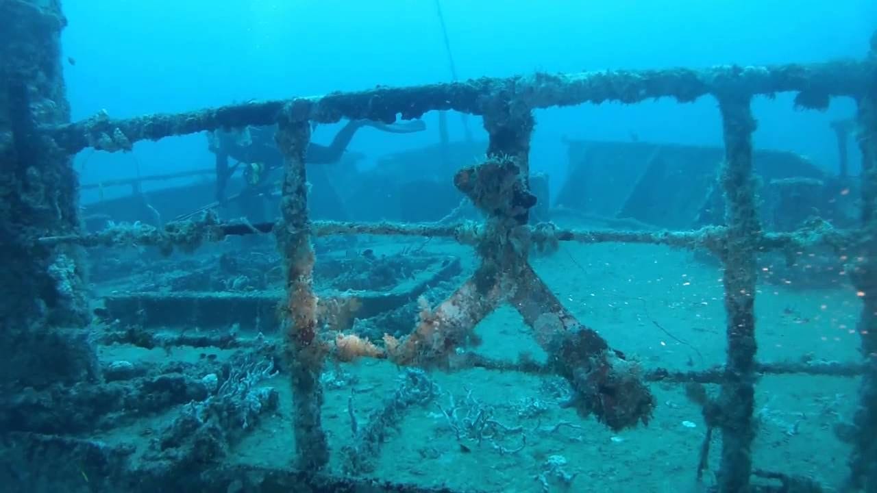 Um antigo navio de carga foi transformado em recife artificial ao largo de Key Biscayne na Flórida, com intuito de promover a vida marinha e o turismo de mergulho