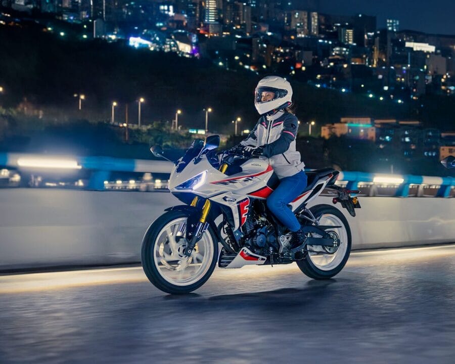 New Honda NSP 190 arrives on the market filled with Wuyang technologies and promises to conquer many customers. Learn more about this new two-wheeled vehicle.