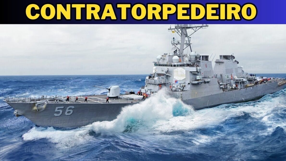 A vida dentro do gigantesco contratorpedeiro da Marinha dos Estados Unidos lutando contra ondas enormes