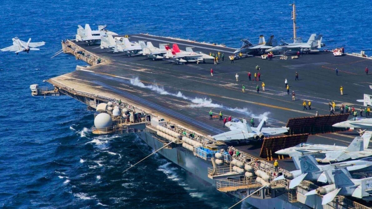 Descubra como é a vida a bordo do porta-aviões USS Dwight D. Eisenhower, uma verdadeira cidade flutuante