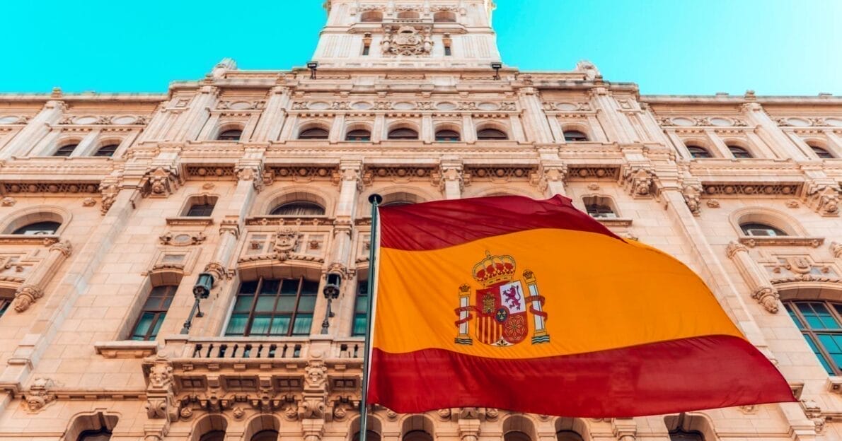 Espanha está recrutando pessoas que falam português para ocupar 60 vagas de emprego nas áreas de atendimento ao cliente, telemarketing, suporte técnico, construção civil e mais