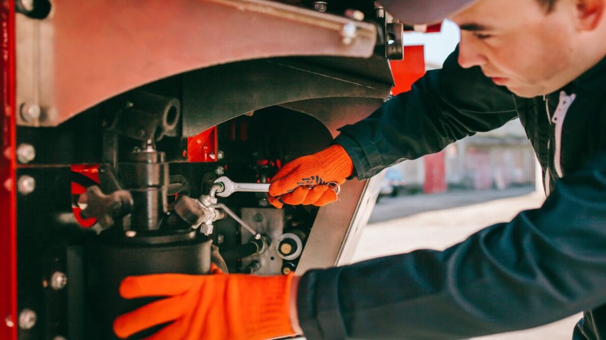 Grupo Maqnelson anuncia diversas vagas de emprego em suas unidades de Minas Gerais e Goiás; Oportunidades para técnico mecânico agrícola, consultor de vendas, analista financeiro e mais