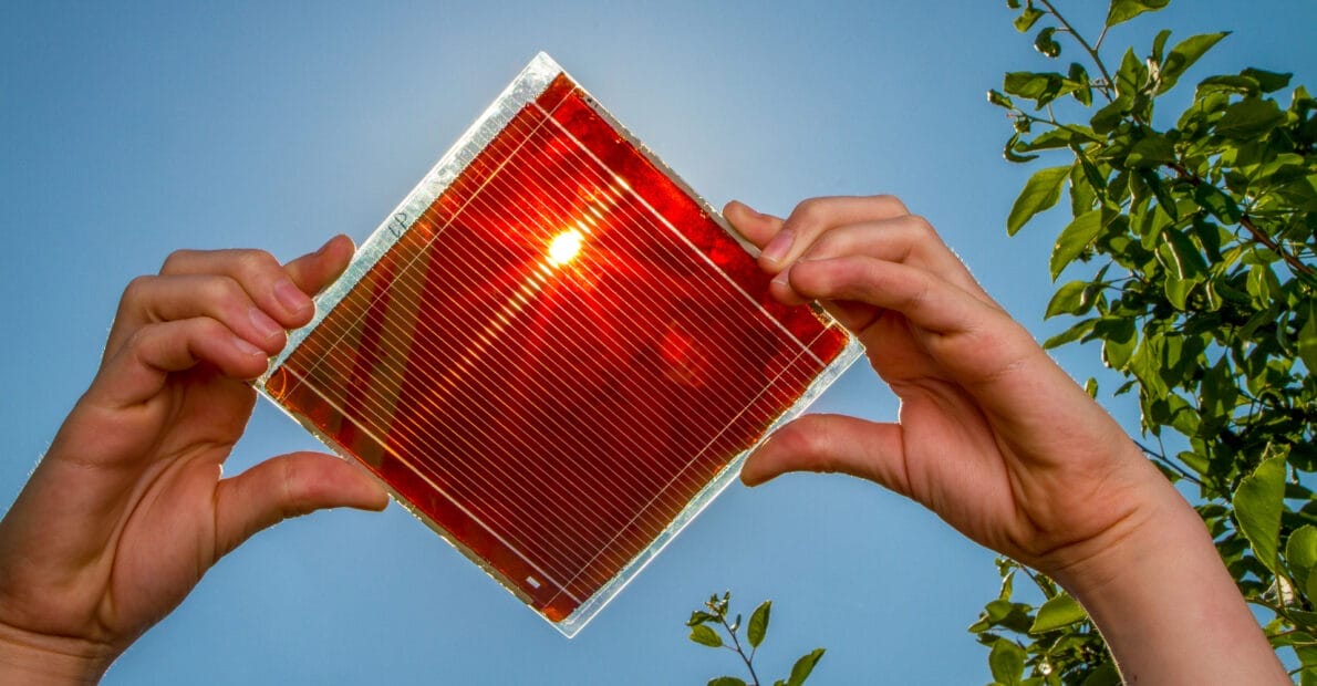 JinkoSolar announces new perovskite solar cell with 33.24% efficiency; production of solar panels with this technology will result in the most efficient in the world
