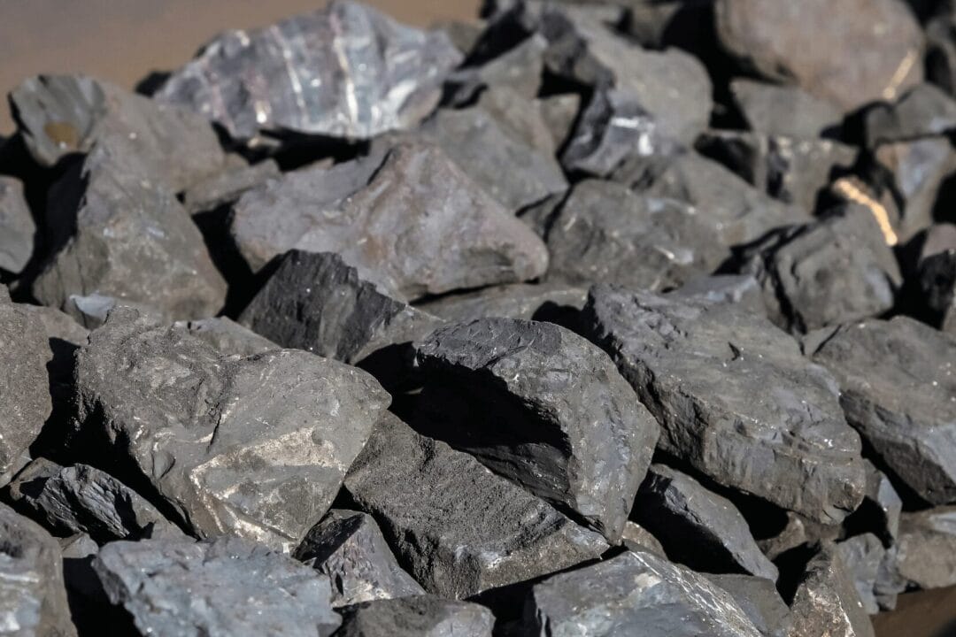 Revealed the metal that is surpassing the value of gold! Manganese doubles in value in 2024 and leads the rise of metals, overtaking gold, copper, and other commodities