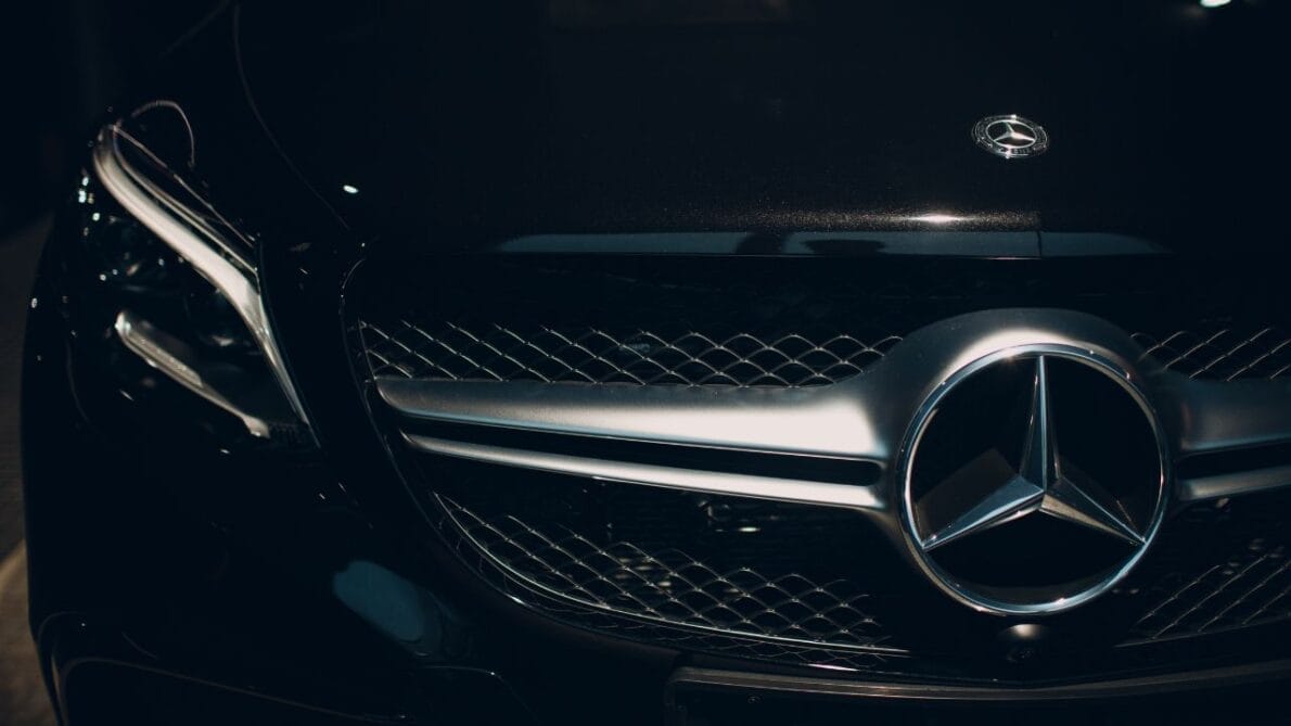 Mercedes-Benz Caminhões & Ônibus anuncia vagas de emprego com salários podendo chegar a R$ 20 mil; Oportunidades para consultor de vendas, analista de logística, analista de TI e mais