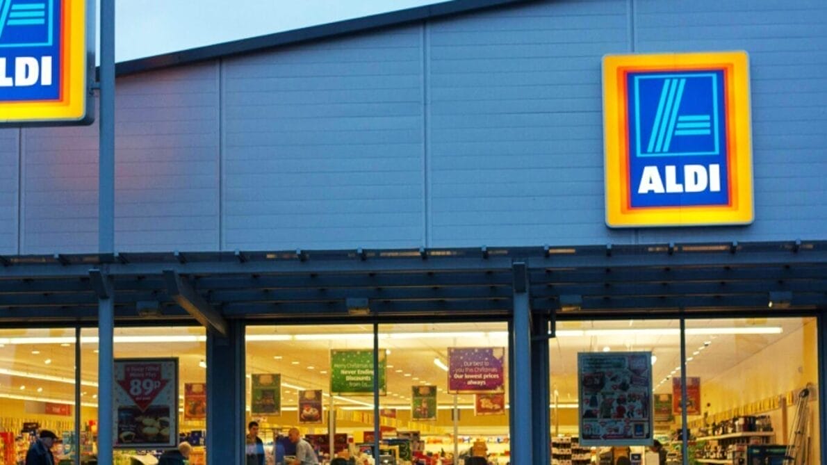 "labor," "Ireland," "jobs abroad," and "open vacancies", “supermarkets”