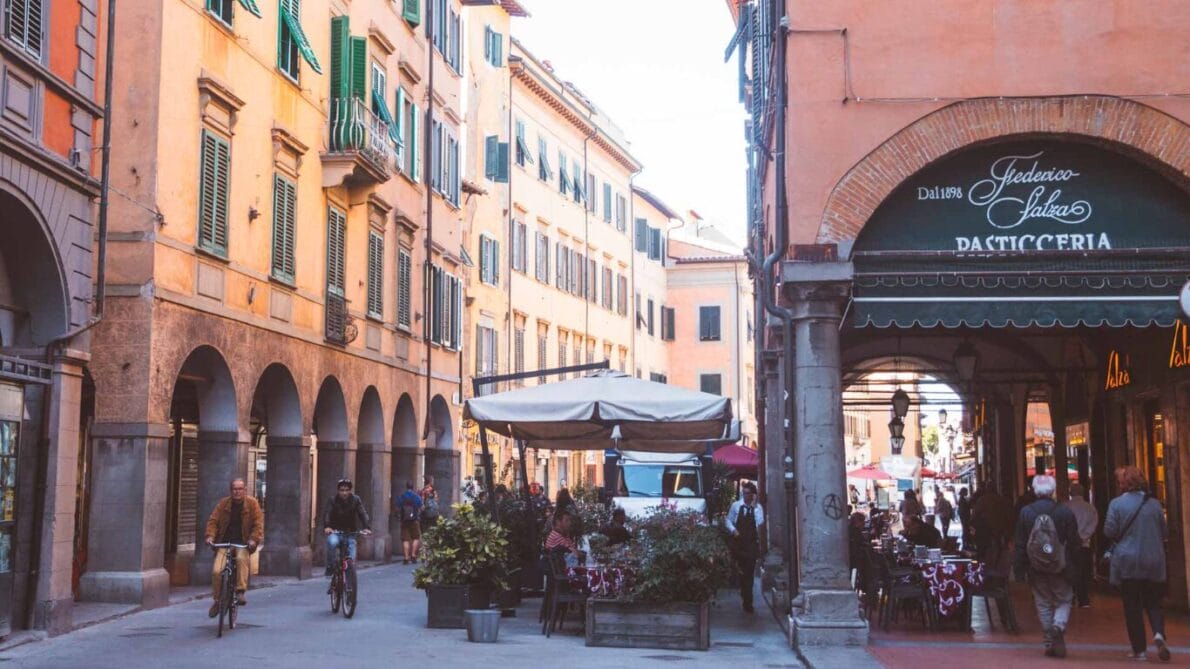 “job opportunities abroad”, “job openings”, “job in italy”, “italy”, “open vacancies”