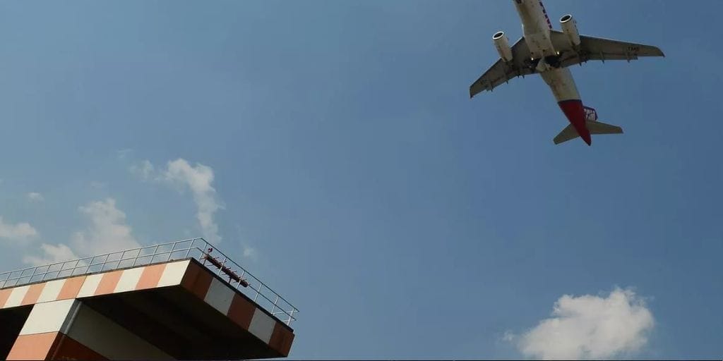 Ministro lança projeto pioneiro de combustível sustentável para aviação, reforçando compromisso com a sustentabilidade e economia verde. (Imagem: Rovena Rosa/Agência Brasil)