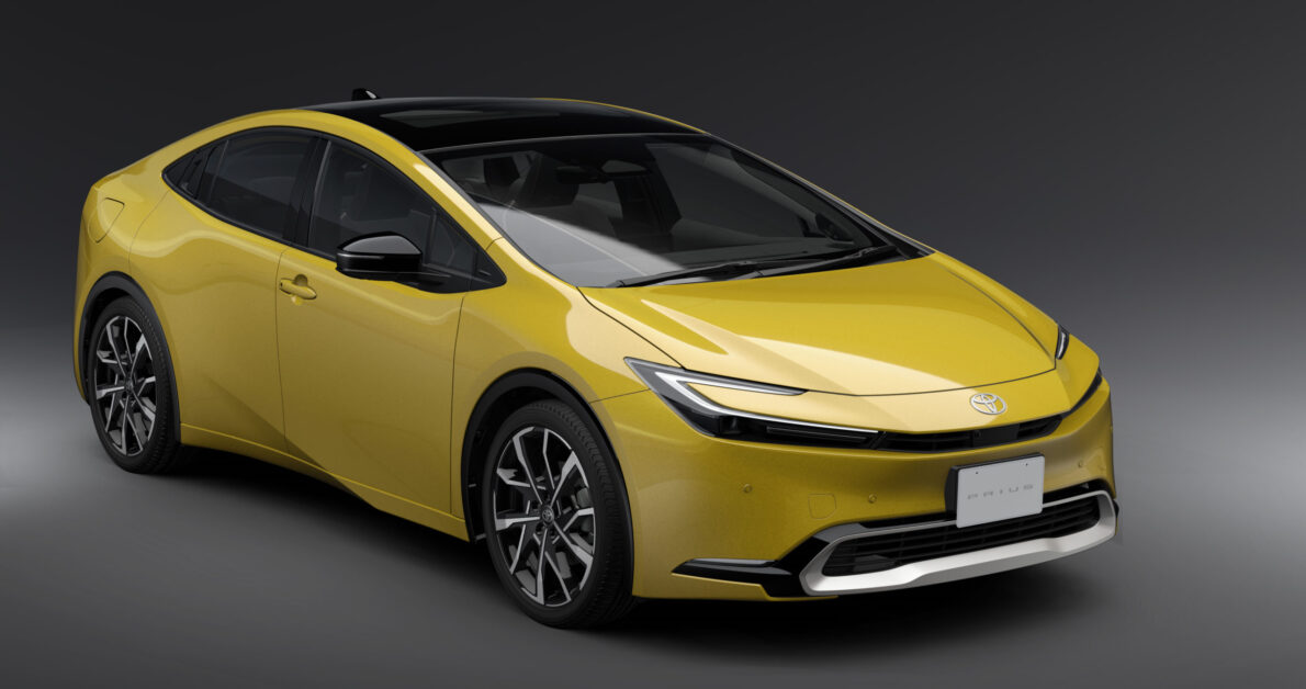 Goodbye Civic and Sentra? New Toyota PRIUS achieves up to 20 km/l and debuts with solar panel roof to outshine competitors!