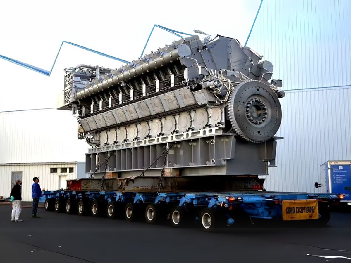 Motor - navio - navio cargueiro - transporte - maritimo