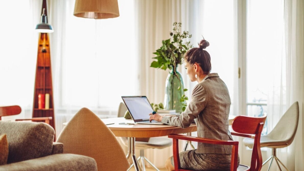 Home office! Mais de 2 mil vagas de emprego 100% remotas abertas; veja como participar