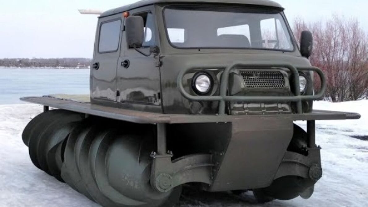 Screw propulsion, with its innovative engine, revolutionizes mobility in challenging terrain, proving that nothing can stop it.