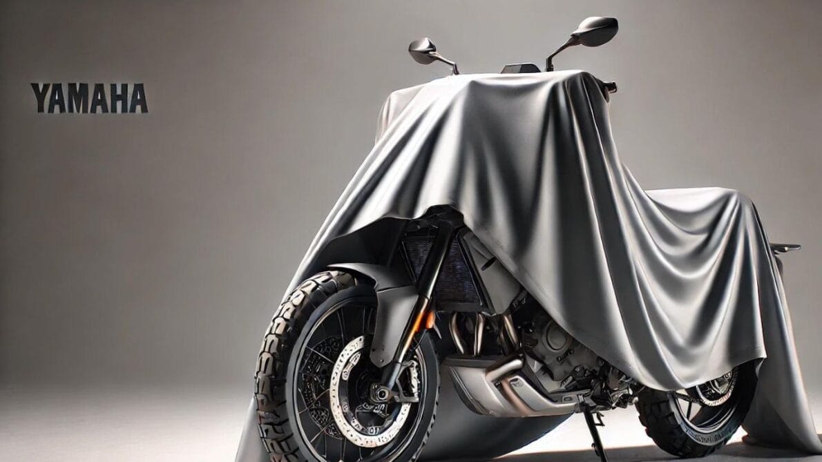 Nova Yamaha Lander 2025 é flagrada camuflada em Manaus ao lado da possível nova NMax Turbo