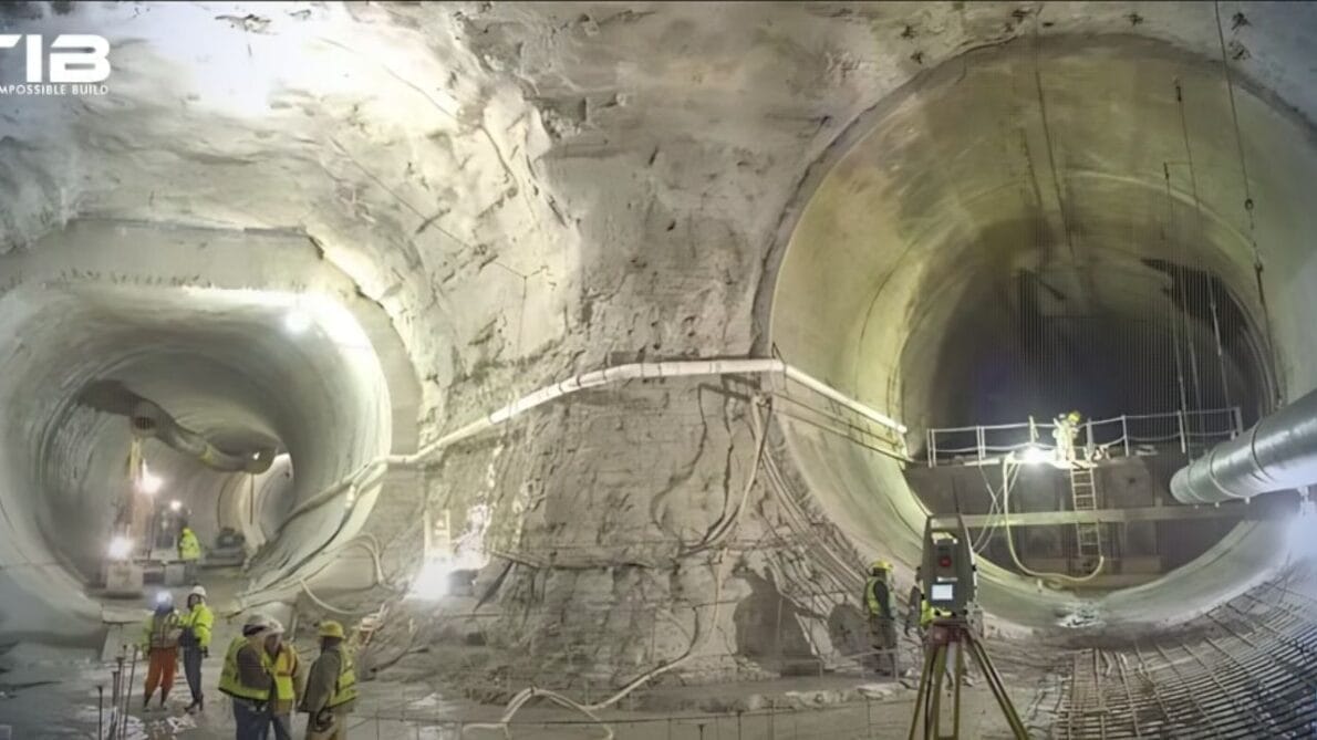 Why Egypt is Building TUNNELS in the Desert?