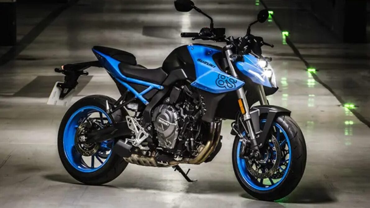 “motorcycle”, “suzuki”, “naked”, “gsx-8s”