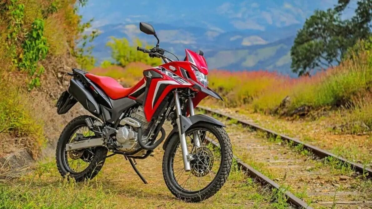 “comparison”, “motorcycles”, “Honda XRE 300”, “Yamaha lander 250”