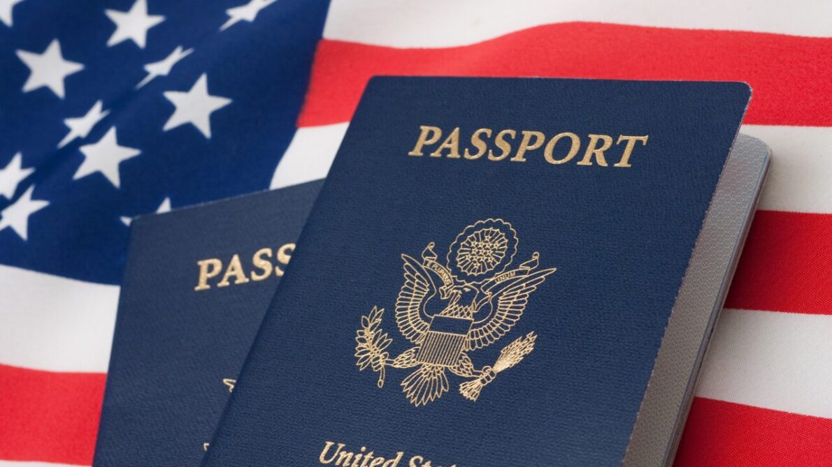 Projeto de Lei "Border Pill" nos EUA promete acelerar green cards para brasileiros com novos investimentos e mais juízes de imigração.