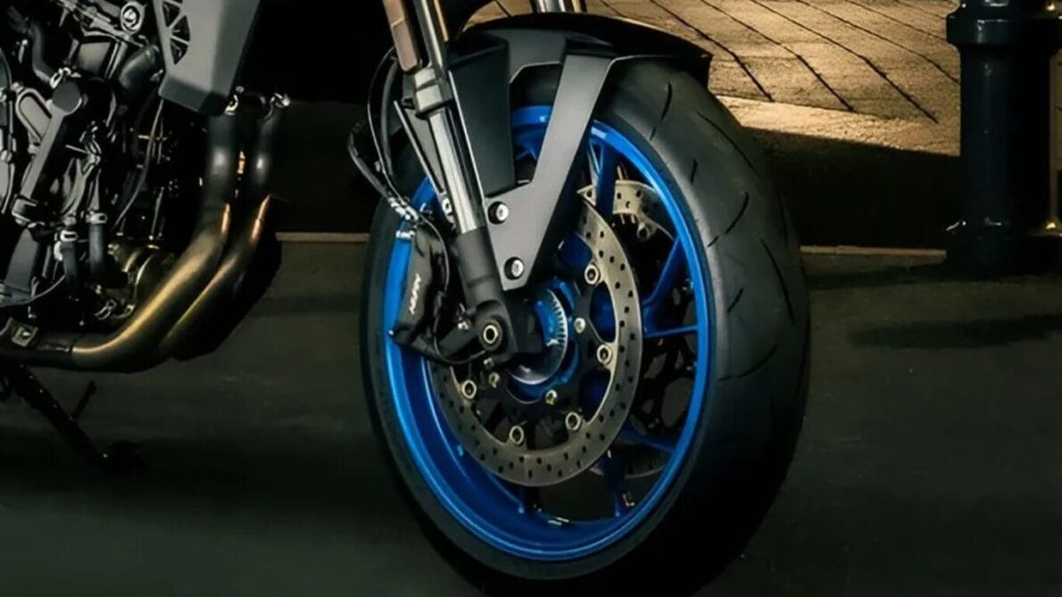 “moto”, “suzuki”, “naked”, “gsx-8s”