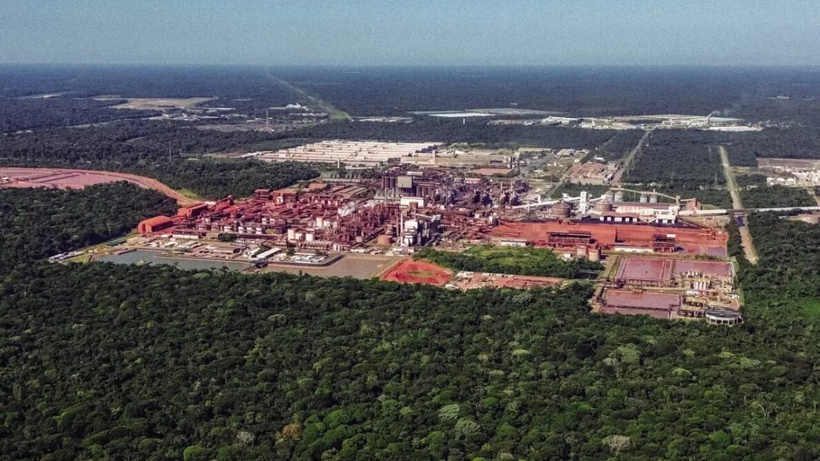 Chegada do gás natural em Barcarena é celebrada por políticos, mas moradores e especialistas temem novos impactos ambientais.