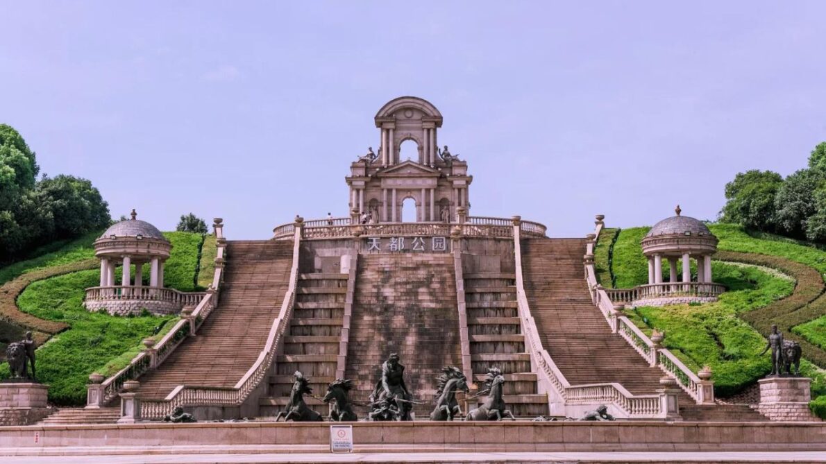 Copy but not the same: China creates replica of 12 European cities in Huawei campus, a tour of Europe without leaving Asia