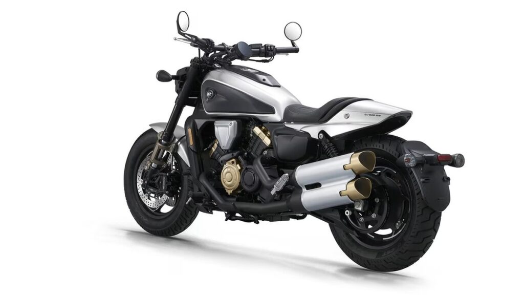China announces new 600cc motorcycle by Q.J MOTOR with a powerful 4-cylinder engine, 67.9 HP, and belt transmission. The terror of Yamaha and Honda has arrived?
