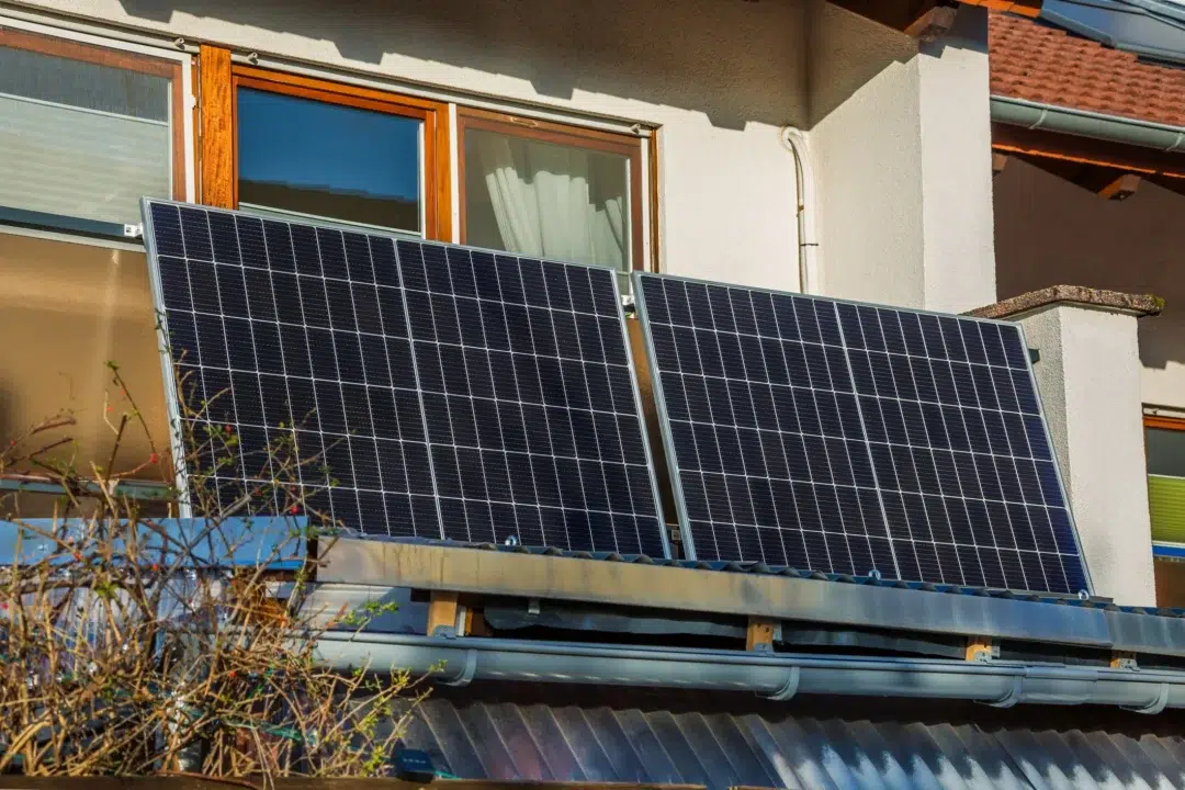 Portable Solar Panels: New Global Trend! Homes Around The World Are Installing Photovoltaic Panels On BALCONIES And SIDEWALKS, Leaving Roofs Aside