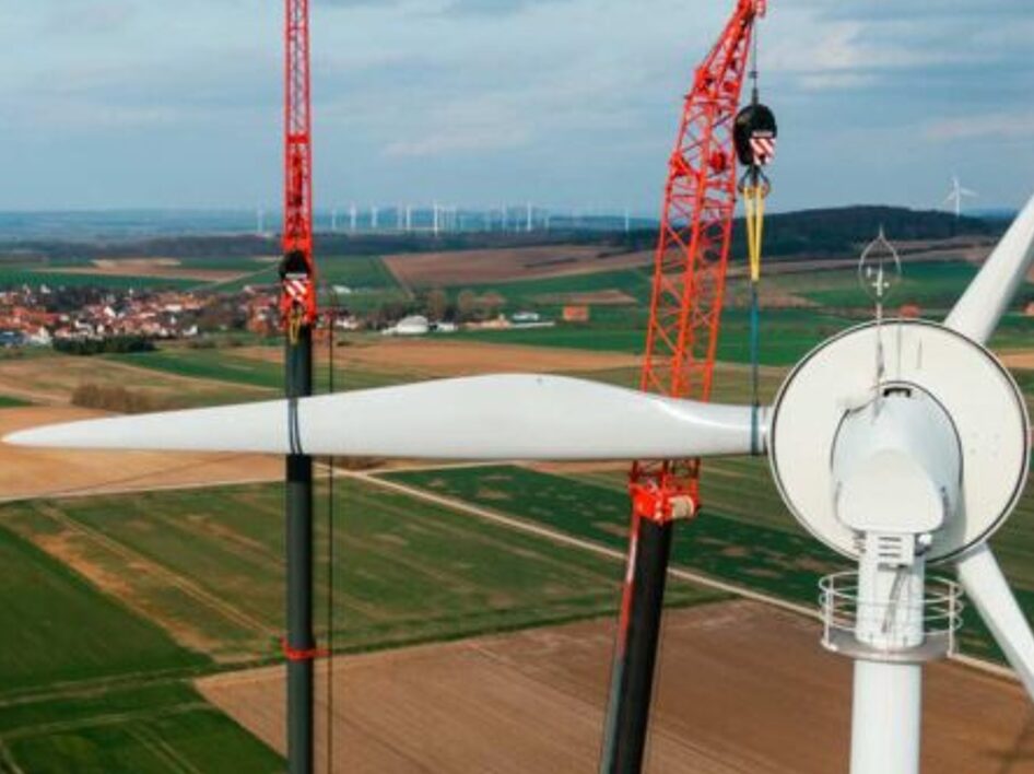 Company Innovates and Creates Revolutionary Prototype of Wind Turbine Blade Made Entirely of Wood in Germany