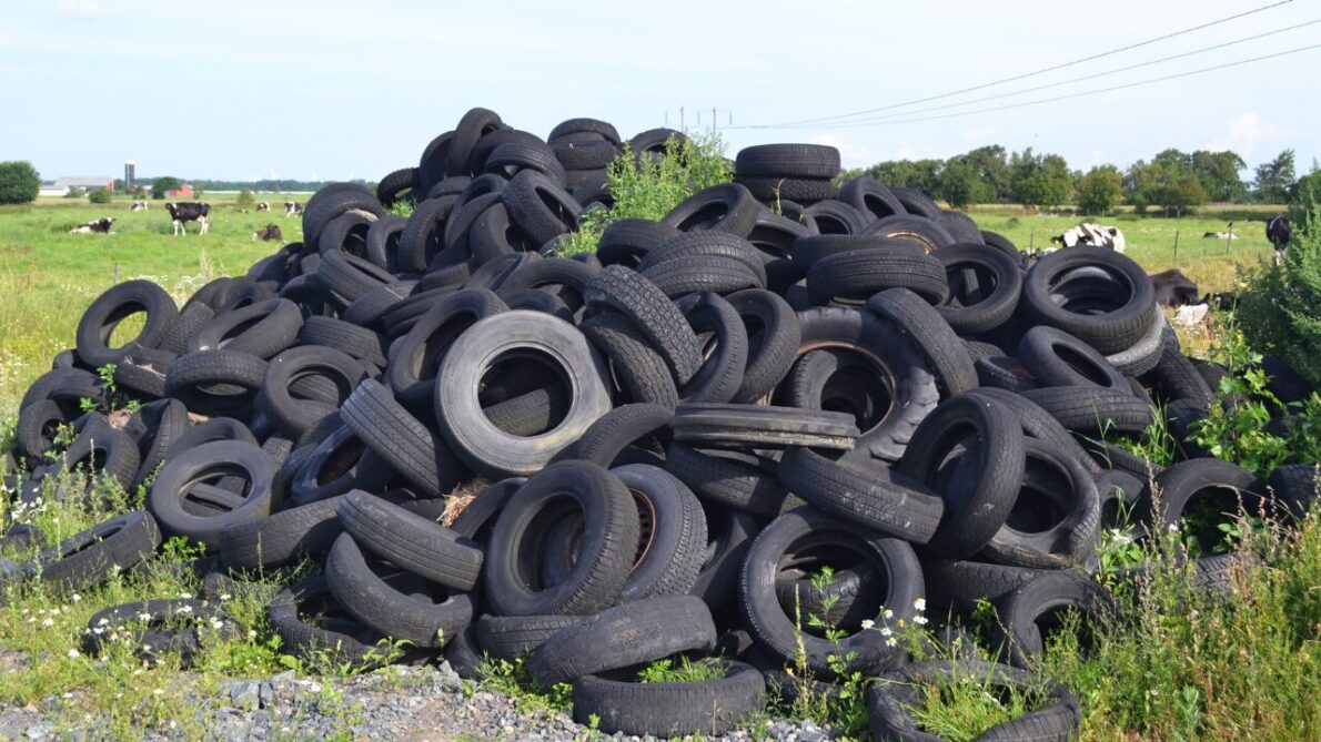 Concreto sustentável: Pesquisadores descobrem uso revolucionário para borracha de pneus velhos que seriam jogados no lixo.