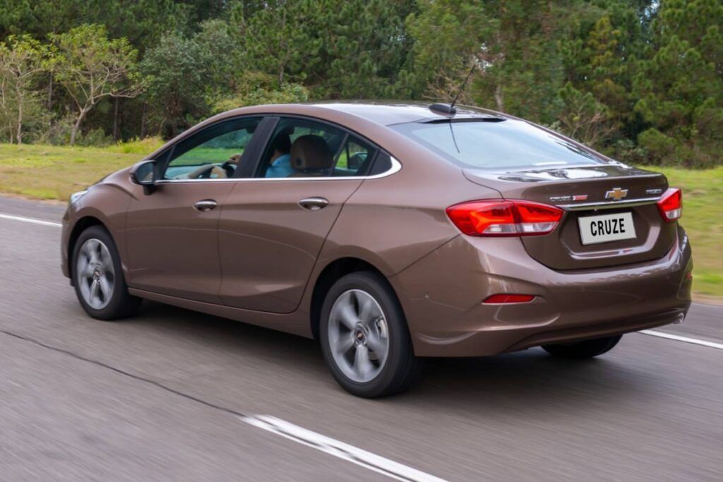 With the end of production and sales of the Cruze, Chevrolet officially confirms the withdrawal of the model in its sedan and hatch versions from the Brazilian market, ending an era of over a decade