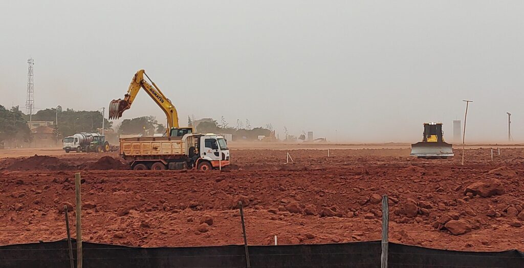 Machines are working at full steam preparing the soil. (Photo credits: Carlos Teixeira/Agora Interior)