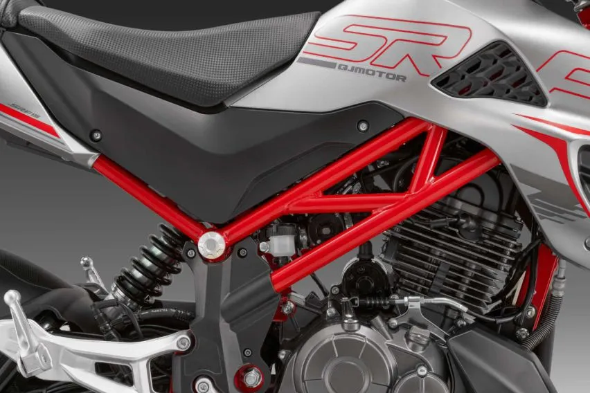 QJ Motor launches new 125 motorcycle with air-cooled engine and electronic fuel injection for the equivalent of R$ 14,290 in direct conversion (without considering taxes)